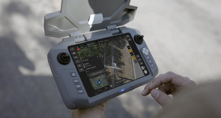 Skydio Controller 2 in hands